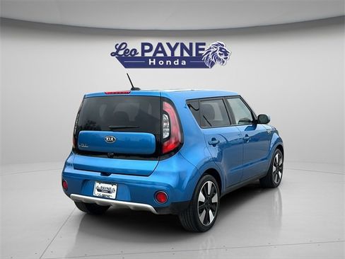 Used 2018 Kia Soul + image 8