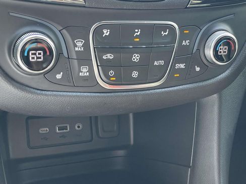 Used 2024 Chevrolet Equinox RS image 35