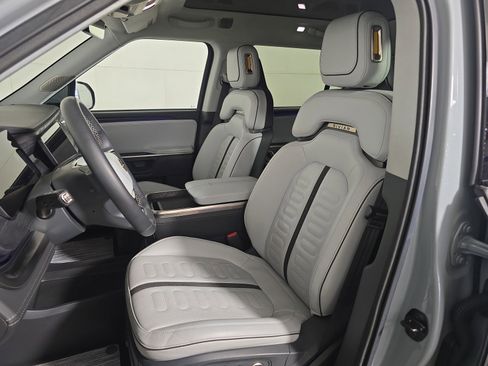 Used 2023 Rivian R1S Launch Edition image 20