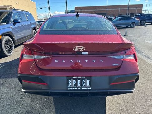 Certified 2025 Hyundai Elantra Limited image 4