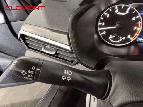 Used 2025 Nissan Altima 2.5 SV image 14