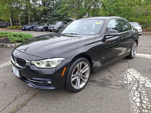 Used 2018 BMW 330i xDrive Sedan AWD/4WD image 3