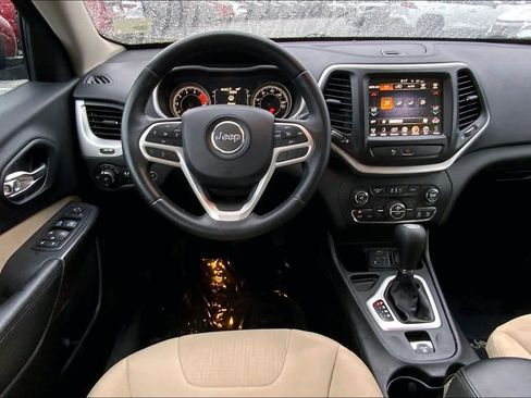 Used 2017 Jeep Cherokee Latitude w/ Comfort/Convenience Group image 6