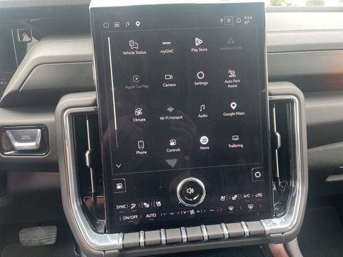 Used 2025 GMC Yukon Denali AWD/4WD image 14