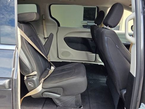 Used 2020 Chrysler Voyager LX FWD image 16