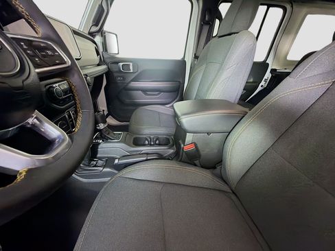 Used 2024 Jeep Wrangler Unlimited Sahara AWD/4WD image 13