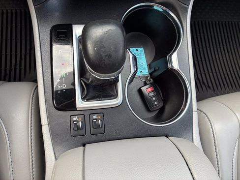 Used 2019 Toyota Highlander XLE AWD/4WD image 14