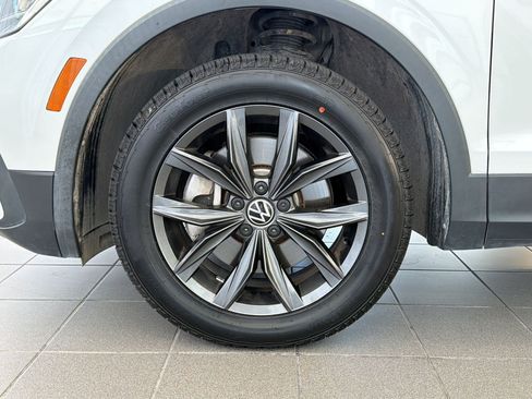 Certified 2023 Volkswagen Tiguan SE w/ Panoramic Sunroof Package FWD image 12
