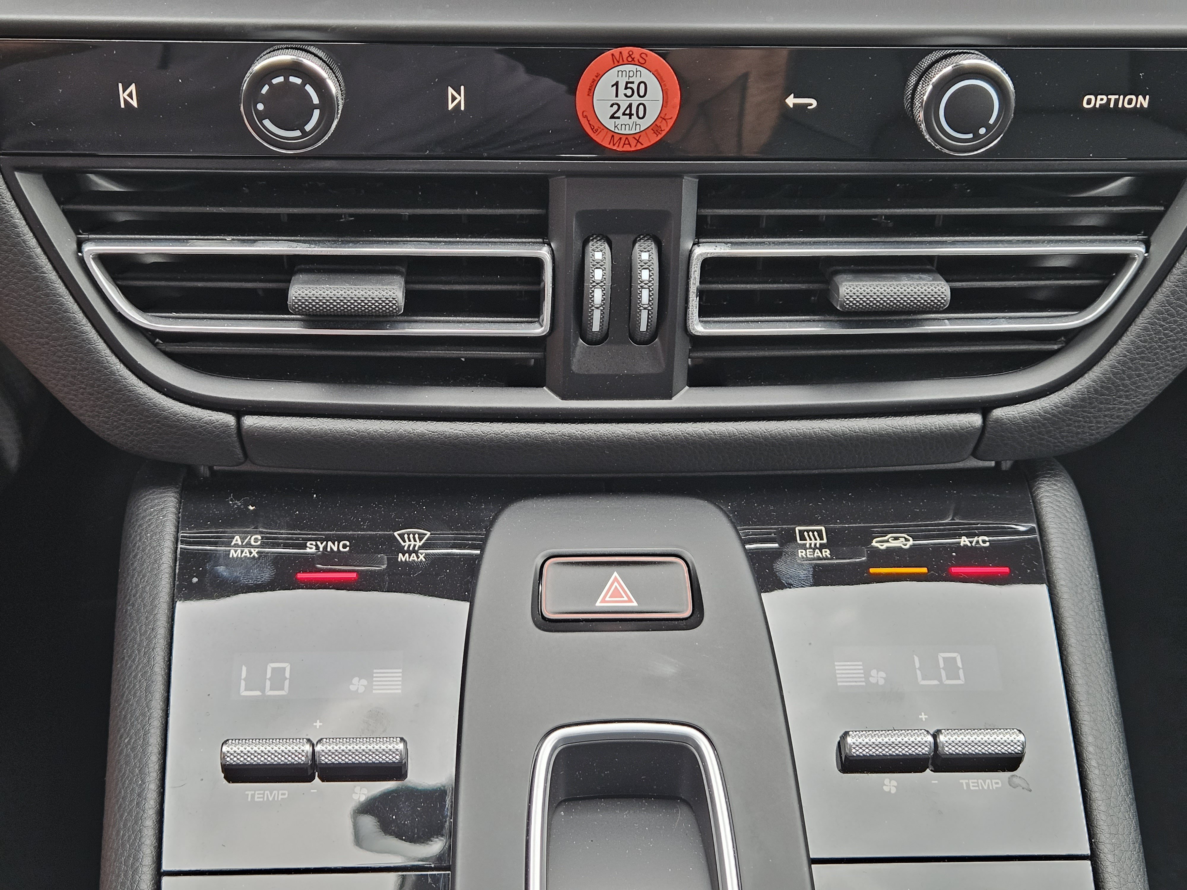 Certified 2026 Porsche Macan AWD/4WD image 19