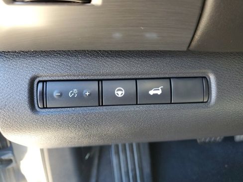 Used 2022 Nissan Pathfinder SL image 11