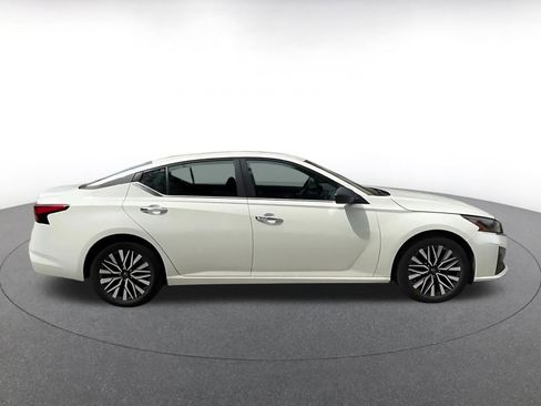 Used 2025 Nissan Altima 2.5 SV FWD image 16