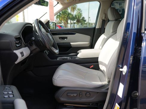 Used 2023 Honda Pilot Touring image 7