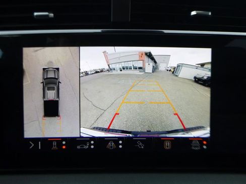Used 2024 GMC Sierra 1500 AT4 w/ Technology Package AWD/4WD image 17