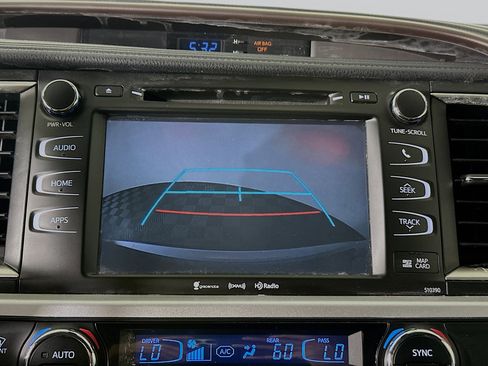 Used 2019 Toyota Highlander XLE FWD image 25