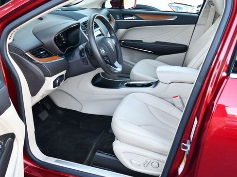 Used 2017 Lincoln MKC Select w/ Select Plus Package image 42