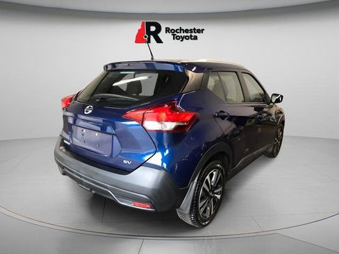 Used 2018 Nissan Kicks SV FWD image 3