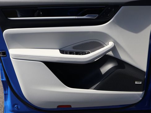 New 2026 Porsche Macan 4 Electric image 13