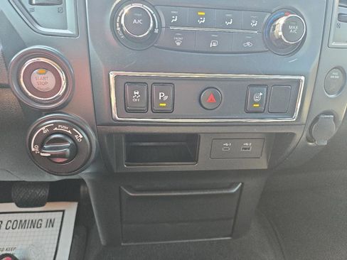 Used 2024 Nissan Titan SV AWD/4WD image 17