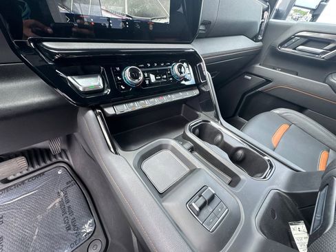 Used 2025 GMC Sierra 2500 AT4 w/ AT4 Premium Plus Package AWD/4WD image 31