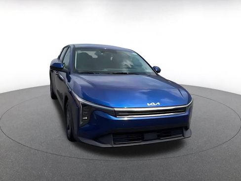 Used 2025 Kia K4 FWD image 3