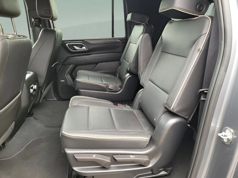 Used 2022 GMC Yukon XL SLT image 34