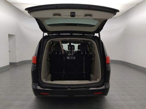 Used 2020 Chrysler Voyager Lxi FWD image 29