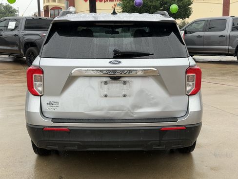 Used 2023 Ford Explorer XLT image 6