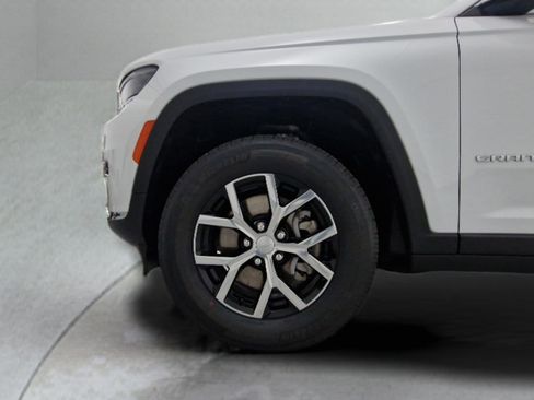 New 2025 Jeep Grand Cherokee L Limited image 32