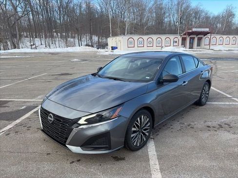 Used 2024 Nissan Altima 2.5 SV FWD image 1