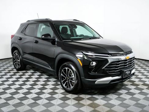 Certified 2025 Chevrolet TrailBlazer LT AWD/4WD image 1
