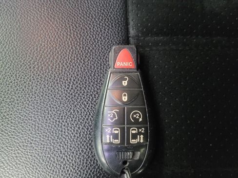 Used 2016 Dodge Grand Caravan SXT image 32