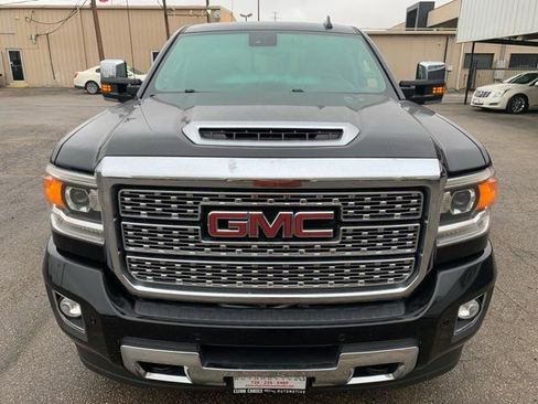 Used 2018 GMC Sierra 3500 Denali image 2