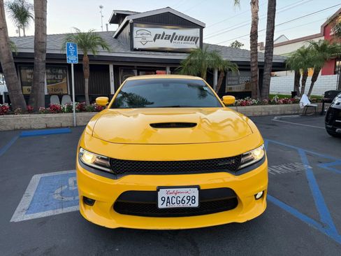Used 2018 Dodge Charger R/T Scat Pack RWD image 2