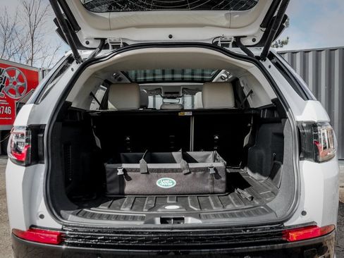 Used 2025 Land Rover Discovery Sport S image 8