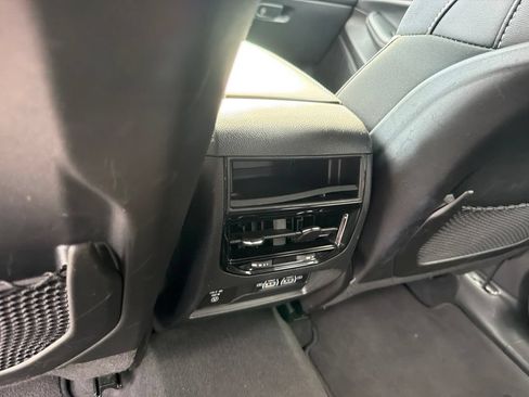 Used 2025 Jeep Grand Cherokee Altitude AWD/4WD image 12