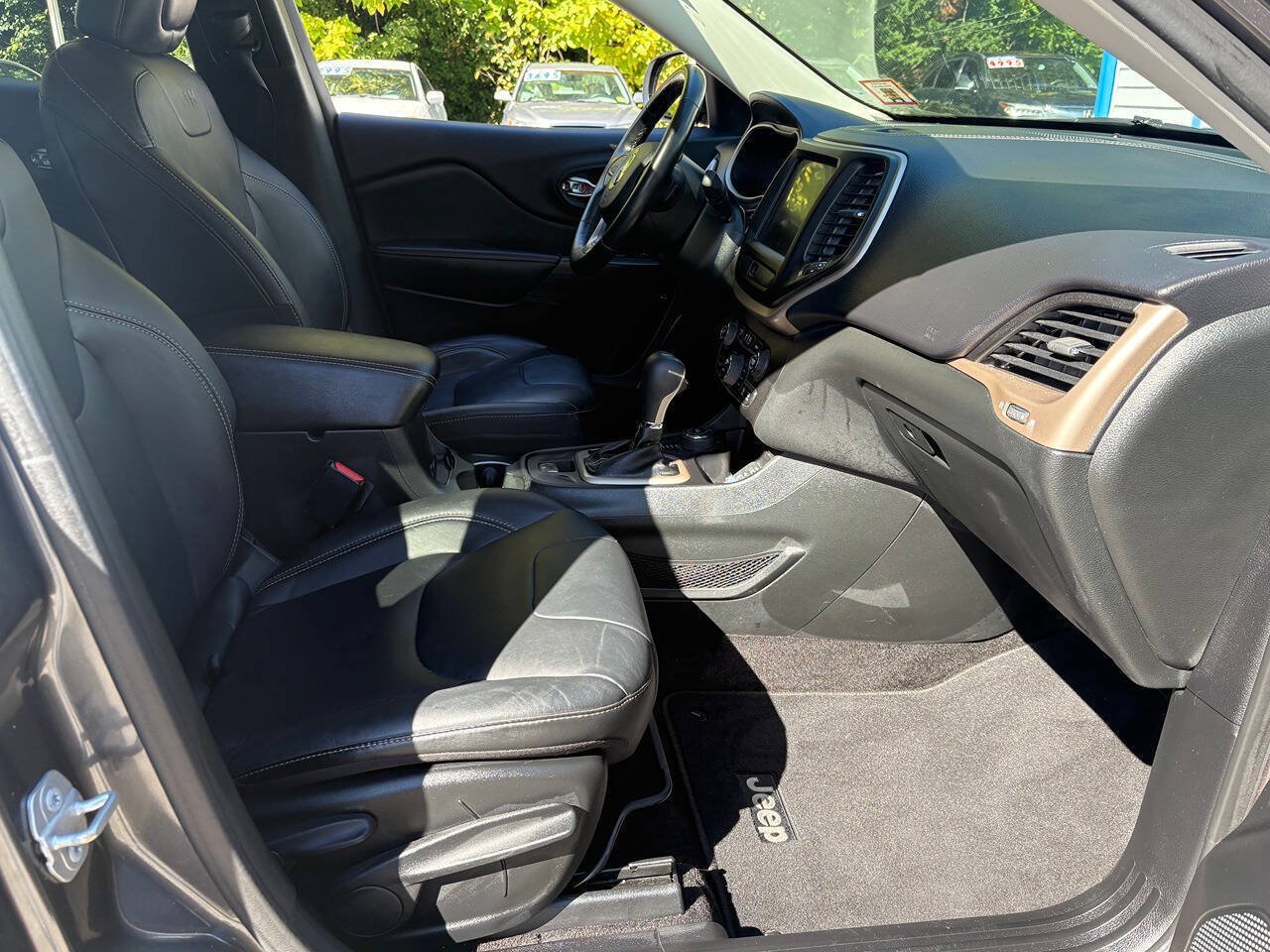 Used 2015 Jeep Cherokee Limited AWD/4WD image 23