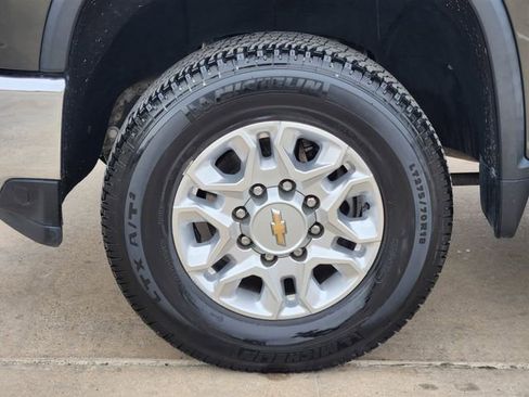 Used 2022 Chevrolet Silverado 2500 LT w/ Convenience Package AWD/4WD image 17