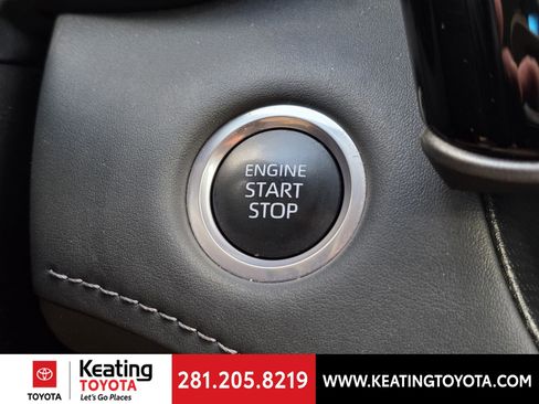 Used 2024 Toyota Highlander XLE FWD image 31