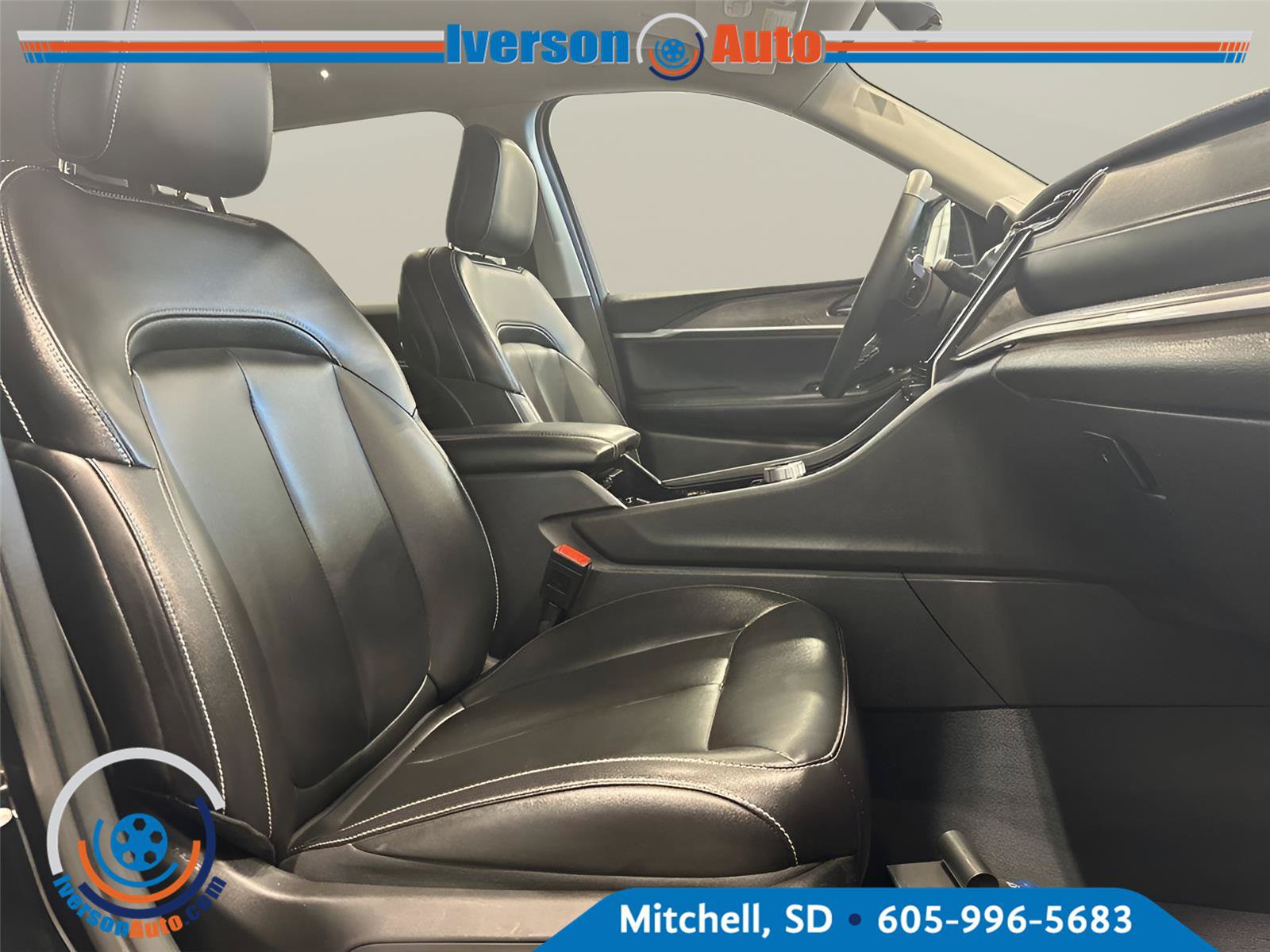 Used 2023 Jeep Grand Cherokee L Limited AWD/4WD image 32