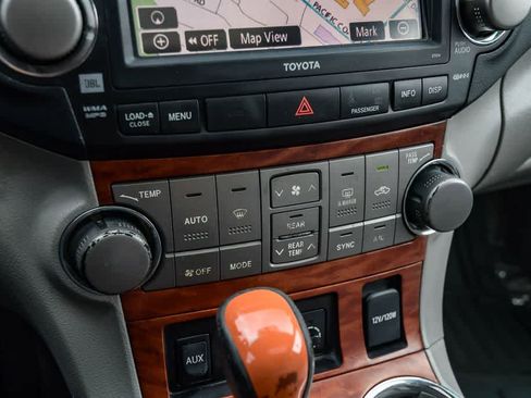 Used 2010 Toyota Highlander Limited image 21