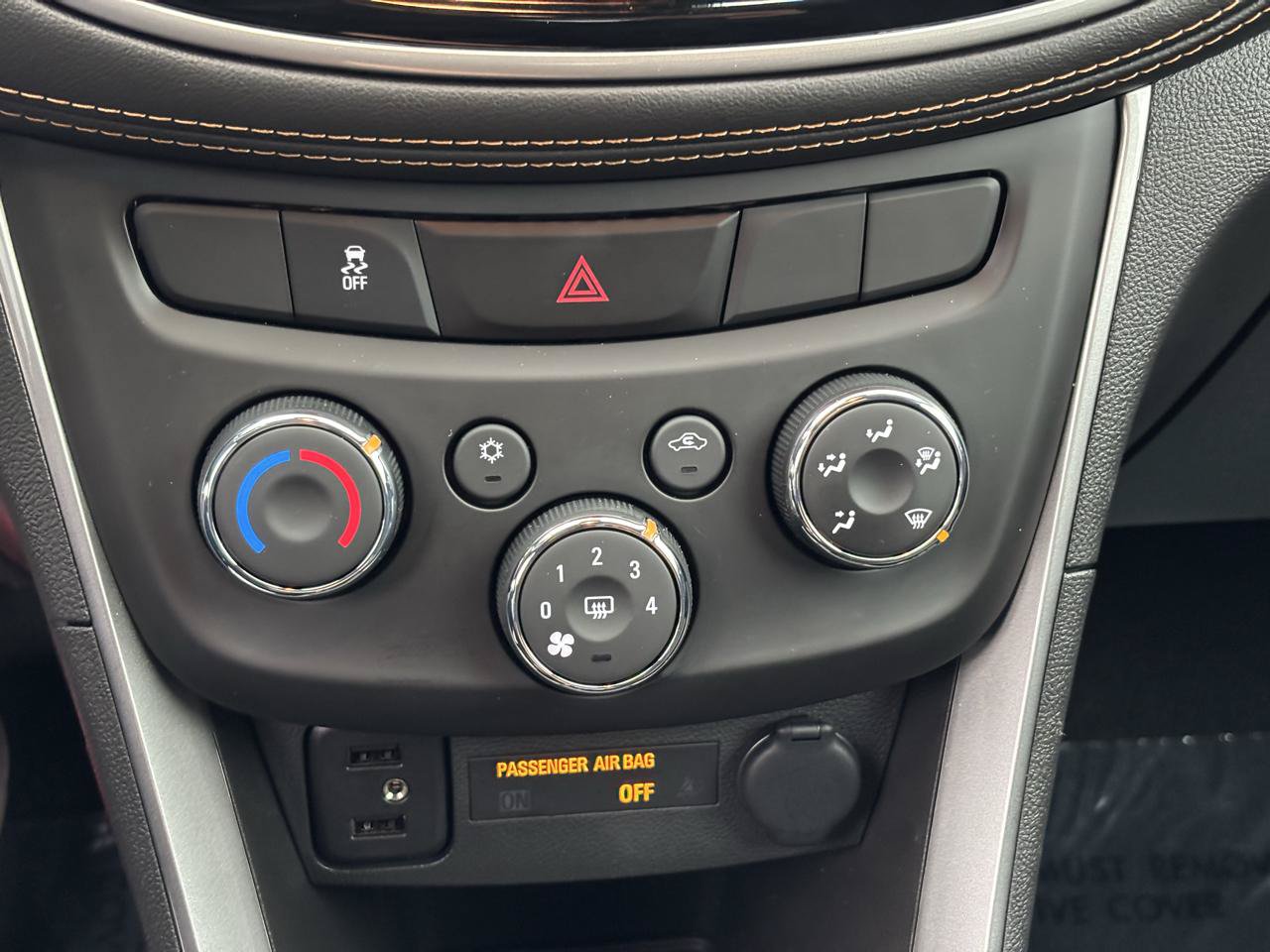 Used 2019 Chevrolet Trax LT w/ LT Convenience Package FWD image 28