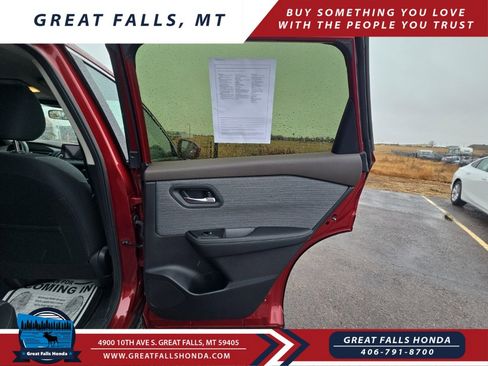 Used 2023 Nissan Rogue SV image 14