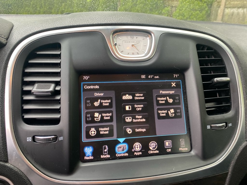 Used 2016 Chrysler 300 C AWD/4WD image 15