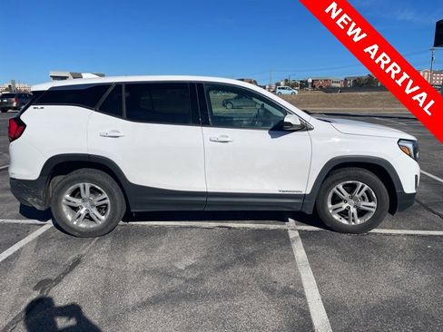 Used 2020 GMC Terrain SLE image 3
