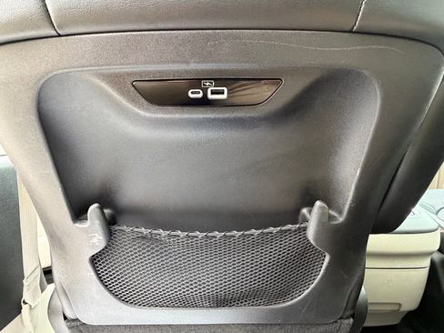 Certified 2024 Chrysler Pacifica Limited image 33