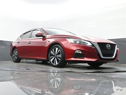 Used 2022 Nissan Altima 2.5 SV w/ SV Premium Package image 26