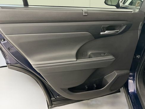 Used 2022 Toyota Highlander XLE image 28
