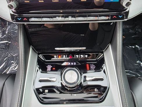 New 2026 Jeep Grand Wagoneer Limited AWD/4WD image 17