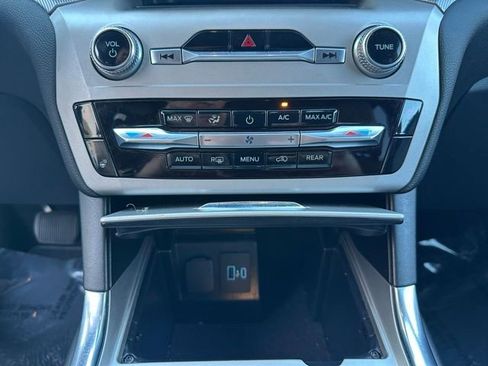 Certified 2022 Ford Explorer XLT w/ Equipment Group 202A RWD image 19