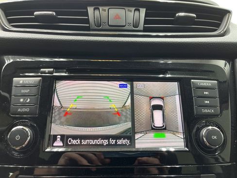 Used 2019 Nissan Rogue SL w/ Premium Package image 17